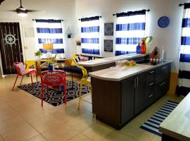 Cheerful Family Home, Boqueron Beach 5 minutes，位于博克龙的酒店