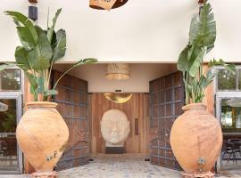 Hotel Sukha，位于艾斯柯尔兹的酒店