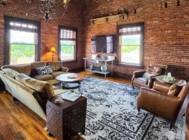 Brick Loft Penthouse on Main，位于布里瓦德的酒店