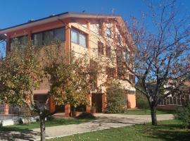 LeonessAffittacamere，位于莱奥内萨的酒店