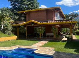 Charming villa near to Medellín Metro and malls，位于科帕卡瓦纳的酒店