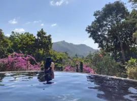 Upscale 2 bedroom apartment in Altos del Maria