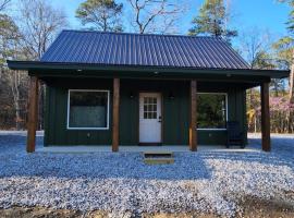 The Cabins at Northwood Trails，位于温泉城的度假屋