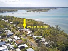 Wags On The Beach - Toogoom - Beachfront- 4BR-Aircon- Pets OK