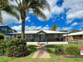 Beach House on Burrum- Close to beach- 3BR- WiFi-Foxtel
