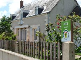 Maison avec jardin clos et terrasse couverte en Touraine, proche des châteaux et nature préservée. - FR-1-381-574，位于Manthelan的酒店