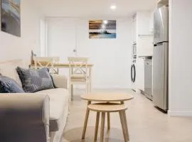 Moffat Beach Coastal Contemporary Unit B