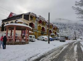 Hotel Prem Palace, Patnitop，位于帕尼托的酒店