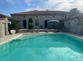 Maison de campagne 5 chambres，位于Foulayronnes的酒店
