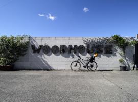 La Cordata Accommodation - Woodhouse Bike Hotel，位于奇尼塞洛巴尔萨莫的酒店