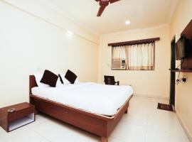 Hotel Della Comfort near Ambreshwar Shiv Mandir, Ambernath，位于Ambernath的酒店