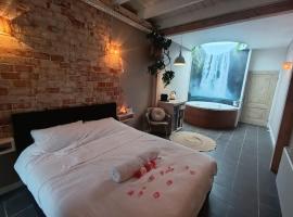 Waterval Wellness-suite met Sauna!，位于博德赫拉芬的酒店
