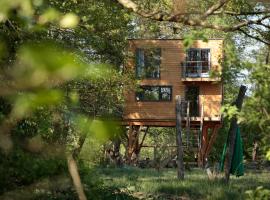 Domek na drzewie w Dolinie Uradu，位于Urad的酒店