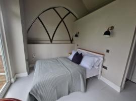 Loft Barn Apartment, sleeps 4，位于Heath and Reach的酒店