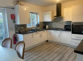 Sittingbourne Serenity - Spacious 4-Bed House