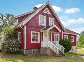 Gorgeous Home In Holmsjö With Lake View