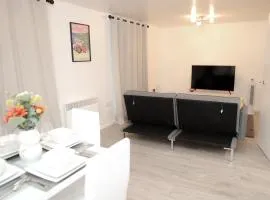 Luxury Flat by SN Homes - Zone 4 Abbey Wood London