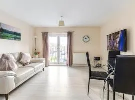 Lovely Two Bed detached house with Parking