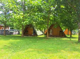 GLAMPING HIŠKe PETRIN，位于托尔明的豪华帐篷