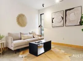 Stylish Boho Loft w Free Prkg with Luxurious King Bed