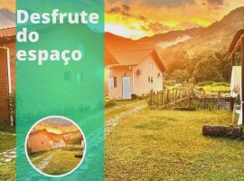 Nature Village Chalés Paraty-Casas com ar condicionado e cozinha，位于帕拉蒂的酒店