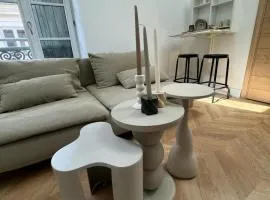 La Halte des Arènes de Nîmes Nude Beauté du Minimalisme