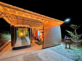 The Tin Cabin Luxury Camper，位于Indang的酒店