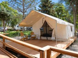 Smokiam Luxury Glamping Wall Tent #1，位于Soap Lake的酒店