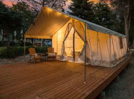 Smokiam Luxury Glamping Wall Tent #2，位于Soap Lake的酒店