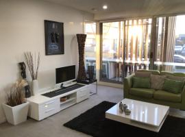 Bundoora Uni Hill 2bdr 2bth 1car，位于奎斯特邦多拉的酒店