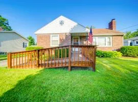 Less Than 1 Mi to Lake Erie Ashtabula Hideaway!