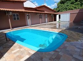 CASAS com PISCINA SENSACIONAIS NO CENTRO - Residencial Tchê，位于巴雷里尼亚斯的酒店
