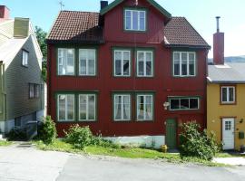 瑞德欧德豪斯特罗姆瑟公寓，位于特罗姆瑟挪威渔民销售组织附近的酒店