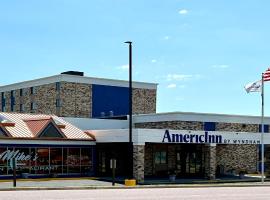 AmericInn & Suites by Wyndham Baraboo Event Center，位于巴拉布的酒店