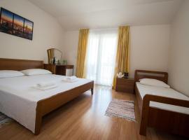 airport rooms Manufaktura，位于卡什泰拉的酒店