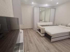 Апартаменти біля Порт Сіті，位于卢茨克的酒店