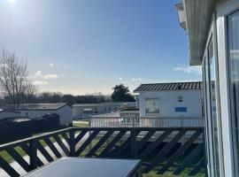 Ty Newydd Caravan Park，位于Brynteg的酒店
