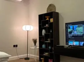 شقة ستديو في حي ام الحمام الغربي دخول ذاتي