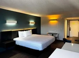 Studio 6 Suites Carson, CA