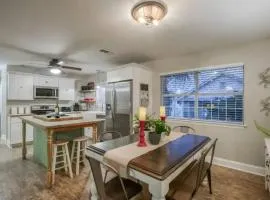 Beach Haven 4 bed 3 ba - Lower Unit