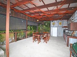 Rivershack - Riverfront - Fisherman's Delight - 5BR，位于Buxton的酒店