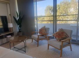 Spacious Apartment Oasis，位于班克斯镇的酒店