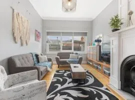 Victorian Charm meets Modern Ease near Lake and CBD