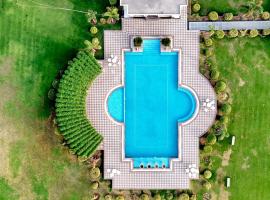 Umaid Farm Resort- A Legancy Vintage Stay In Jaipur，位于斋浦尔的酒店
