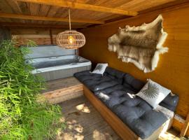 Cabane bien belge avec cinéma et jacuzzi，位于Lasne的酒店