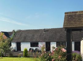 Little Park Holiday Homes Self Catering Cottages 1 & 2 bedrooms available close to Tutbury Castle，位于塔特伯里的别墅