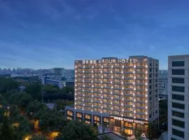 上海宝山上大路亚朵酒店