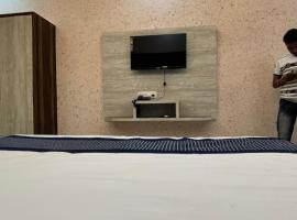 JR Grand Resort，位于Malpura的酒店