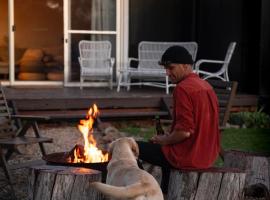 Dune Shack - On The Beach, 10 minutes from Port Arthur，位于白沙滩的酒店