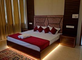 R Narayan pleasant Inn hotel，位于Gupta Kāshi的酒店